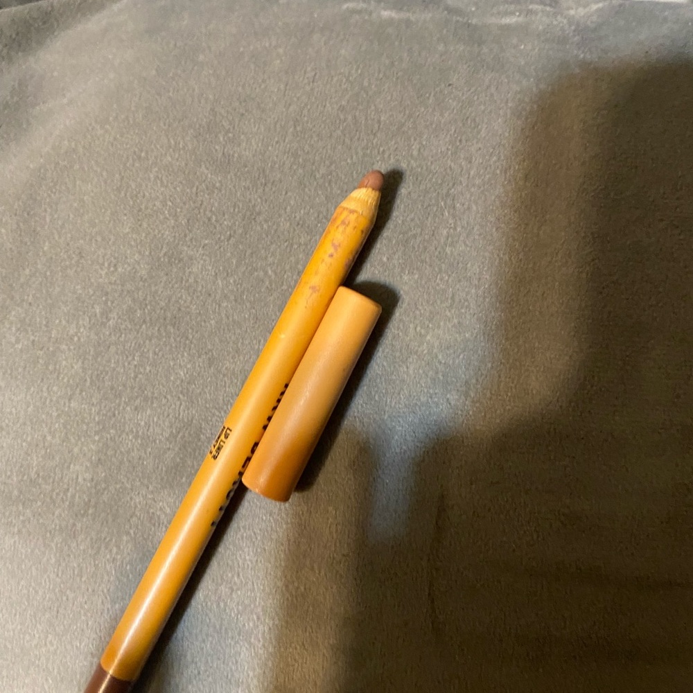 Kkw honey 3 lip liner gently used